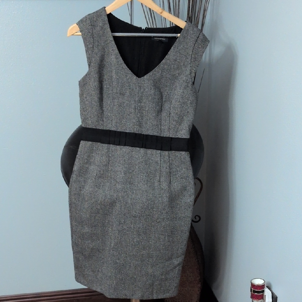 Banana Republic V Neck Wool & Tweed Gray and Black Dress
